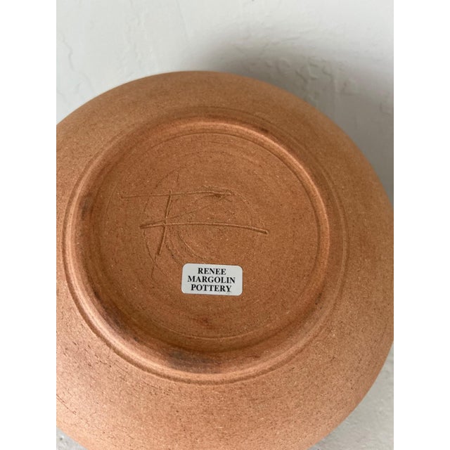 Tan Renee Margolin Signed Studio Pottery Low Bowl Sgraffito c.1980s For Sale - Image 8 of 10