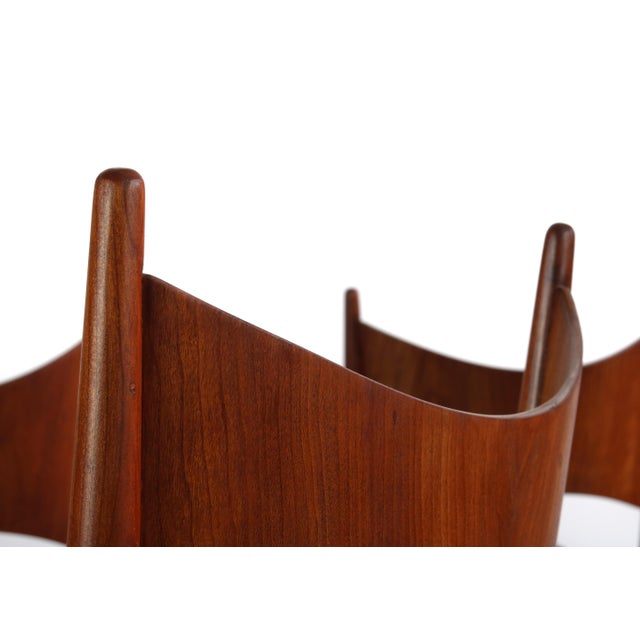 Wood Minimal Danish Modern Contoured Walnut Dining Chairs (A Set of 4) For Sale - Image 7 of 8