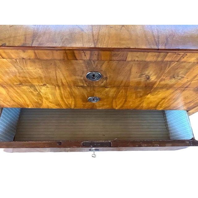 Copper 18th Century Neoclassical Italian Elm Chest of Drawers For Sale - Image 8 of 15