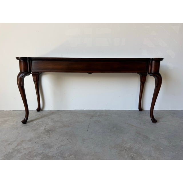 Brown 1970s Hekman George III–Style Burl Elm & Mahogany Console Table For Sale - Image 8 of 12