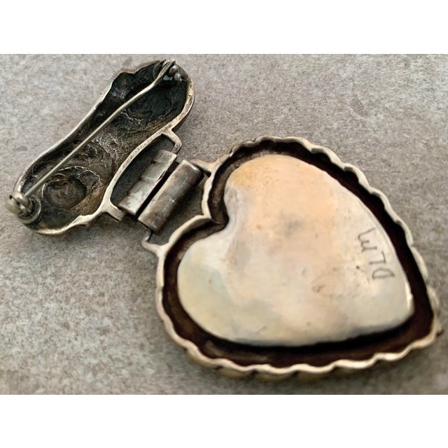 Orange 1980’s Dian Malouf Sterling Heart Pin/Brooch, Turquoise & Spiny Oyster Mosaic Center With Rope-Style Surround & Scroll Bar at the Top For Sale - Image 8 of 12
