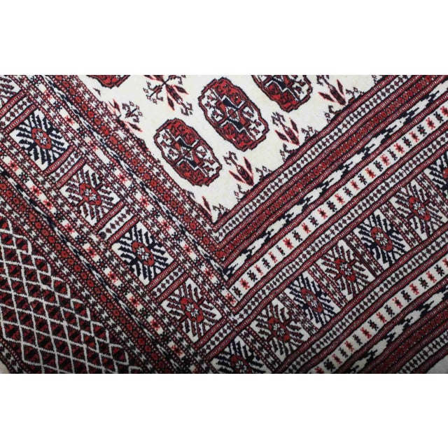 Pakistani Bukhara Rug in Cotton and Wool For Sale - Image 4 of 7