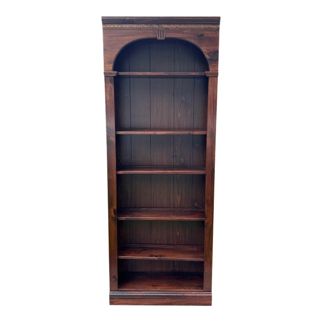 1970s Ethan Allen Antiqued Pine Old Tavern Bookcase For Sale