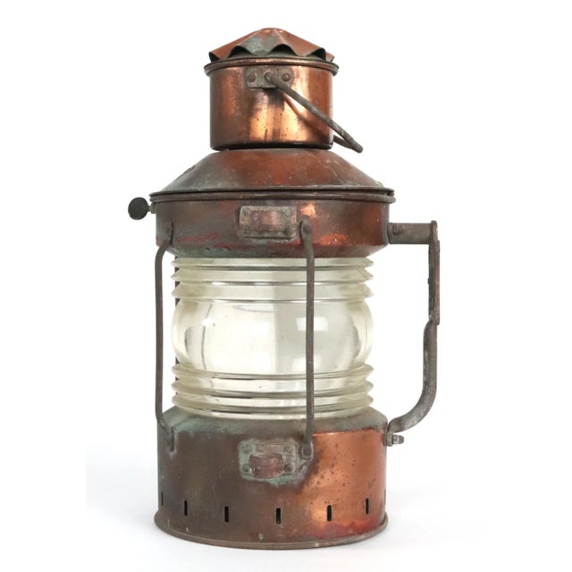 This ship lantern was produced by the Dutch company Den Haan Rotterdam (DHR). The Ankerlight features a clear Fresnel lens...