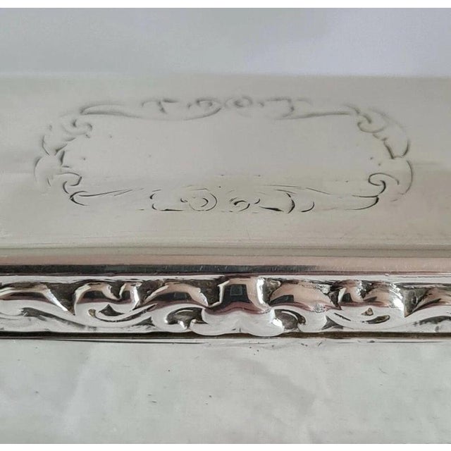 Silver Antique Victorian Sterling Silver Snuff Box from Robert Thornton, Birmingham, 1867 For Sale - Image 8 of 9