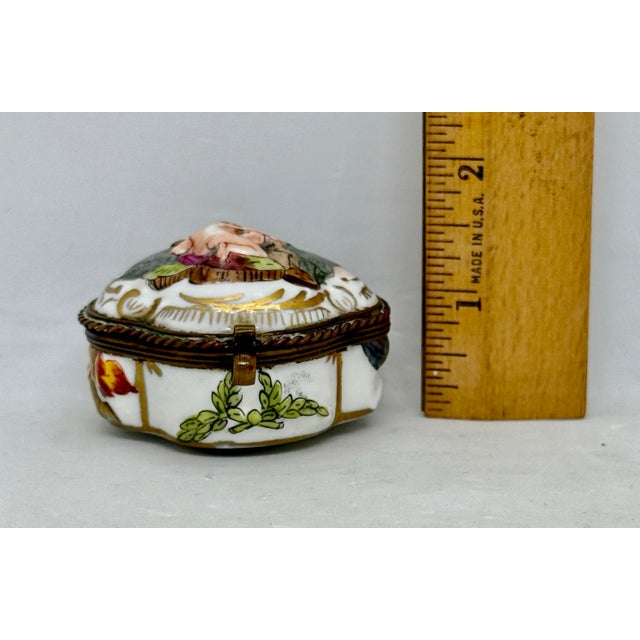 Late 19th Century Capodimonte Porcelain Hand-Painted Pentagon Shape Trinket Box For Sale - Image 10 of 12