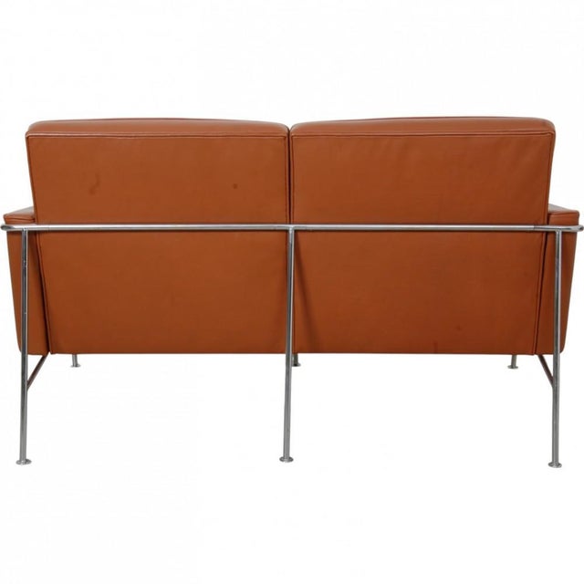 3303 Two-Seater Sofa in Cognac Leather by Arne Jacobsen, 1980s For Sale - Image 3 of 18
