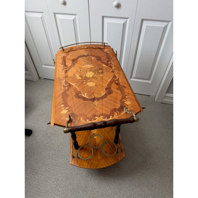 Hollywood Regency 1960s Vintage Bar Cart Inlaid Marquetry Hollywood Regency Italian Tea Italy Folding Leaf For Sale - Image 3 of 15