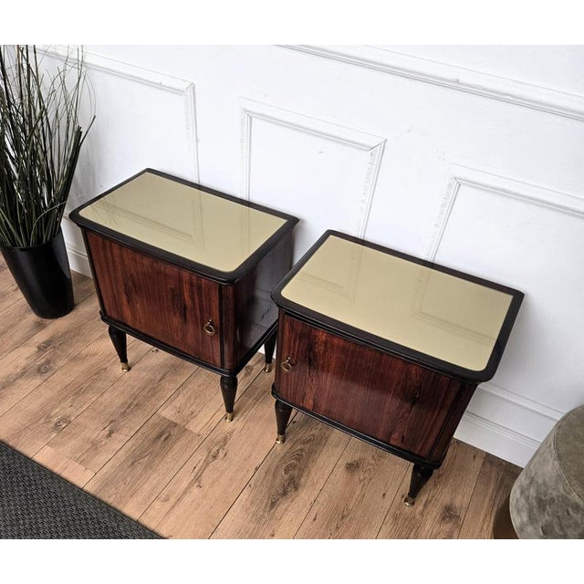 Mid-Century Art Deco Italian Bedside Tables in Walnut with Glass Top, 1950s, Set of 2 For Sale - Image 6 of 10