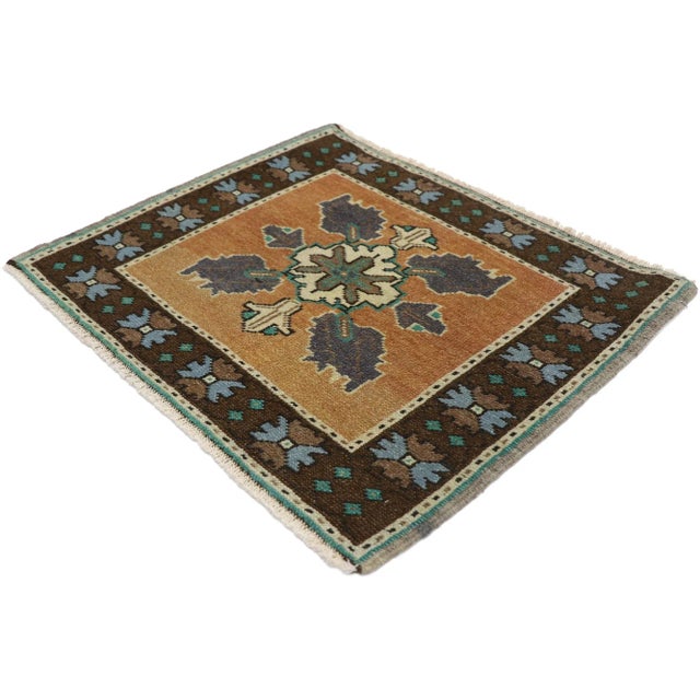 53647 Vintage Turkish Oushak Rug, 01'09 x 02'01. This hand-knotted wool vintage Turkish Oushak rug offers a strikingly...