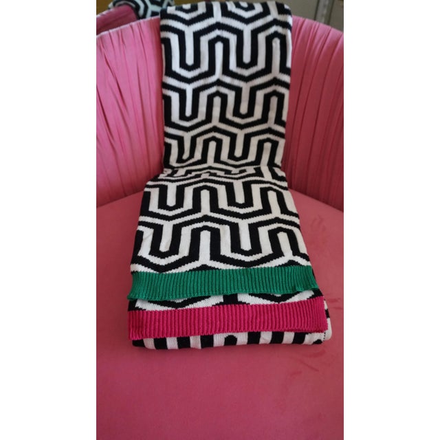 Contemporary Contemporary Peak & Valley Extra Long Woven Geometric Kelly Green Oversized Throw For Sale - Image 3 of 9