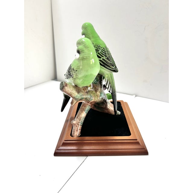 Chinoiserie Mid Century Porcelain Parakeet Sculpture – Chinoiserie Bird Figurine on Wood Base For Sale - Image 3 of 12