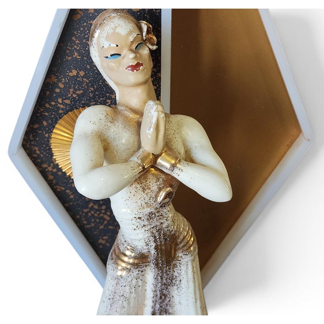 1950s Vintage Mid Century Modern Lucite Moss Table Lamp W/ Hedi Schoop Ceramic Figurine For Sale - Image 5 of 9
