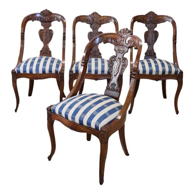 Dining Chairs in Carved Walnut, Early 19th Century, Set of 4 For Sale