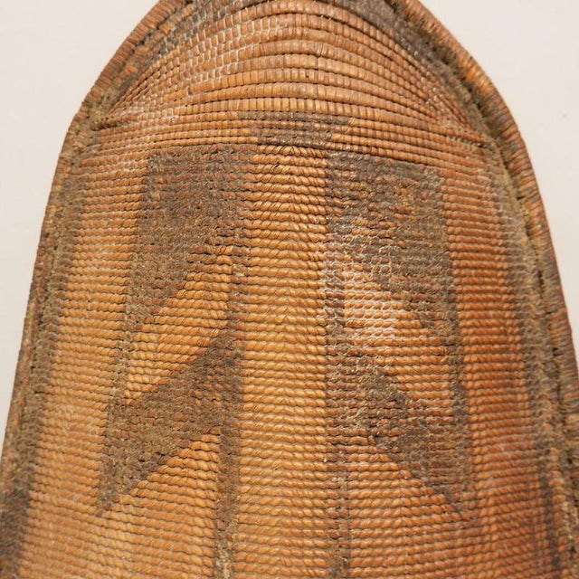 Mid-19th Century Decorative Azande People War Shields, Set of 2 For Sale - Image 4 of 14