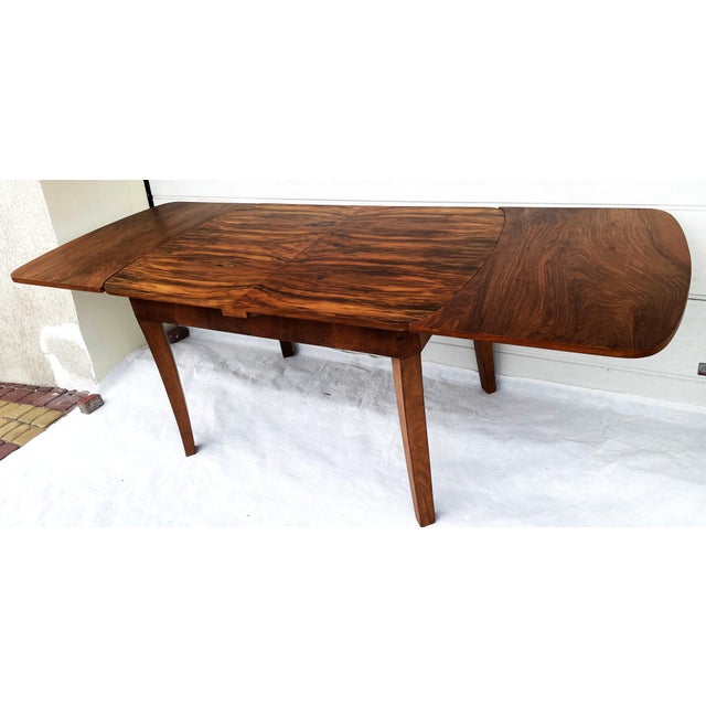 Wood Art Deco Extendable Table in Figured Walnut, 1920s For Sale - Image 7 of 18