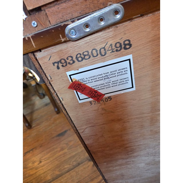 Broyhill Traditional Broken Pedument China Cabinet For Sale - Image 4 of 13