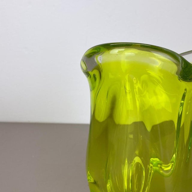 Green Large Abstract Yellow Green Murano Glass Vase, Italy, 1970 For Sale - Image 8 of 18