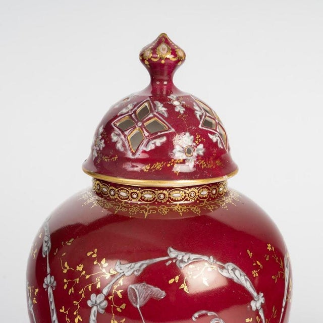 Napoleon III Lidded Vases in Painted Porcelain, 19th Century, Set of 2 For Sale - Image 6 of 11