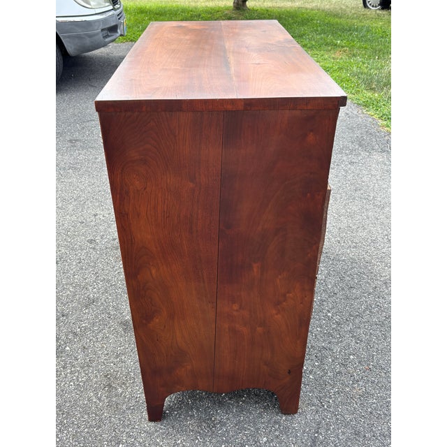 Early 19th Century MidEarly 19th C. American Mid-Atlantic Four Drawer Chest in the Federal Federal Style For Sale - Image 5 of 14