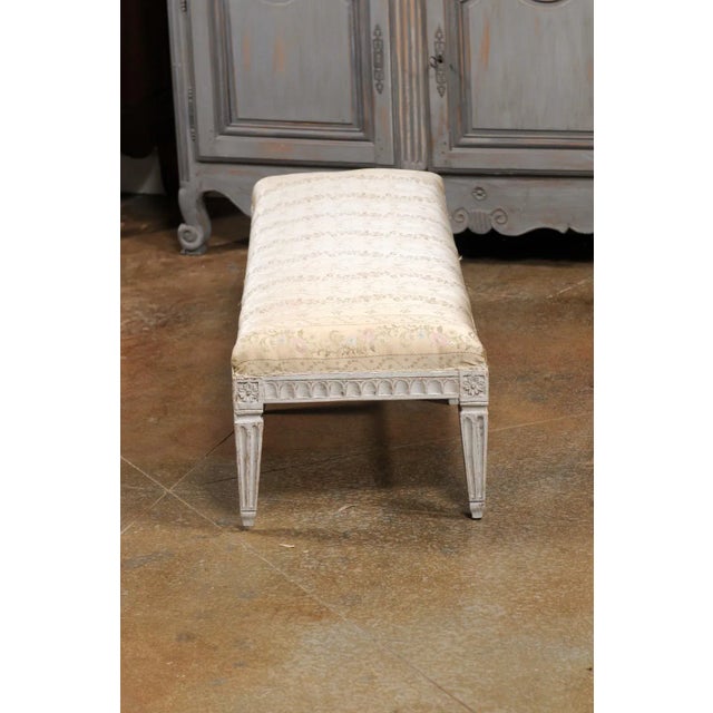 Swedish Neoclassical Style 1880s Painted Wood Bench with Carved Waterleaf Motifs For Sale - Image 10 of 12