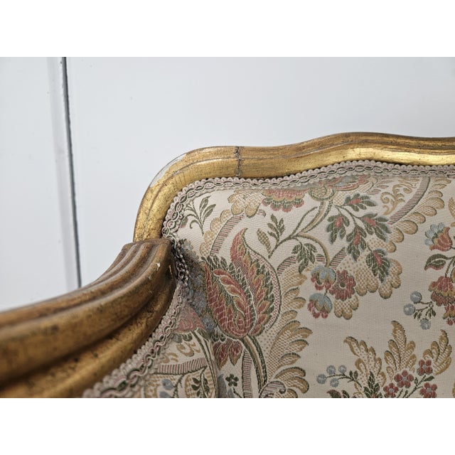 20th Century Italian Baroque Style Sofa in Carved and Gilded Wood For Sale - Image 6 of 18