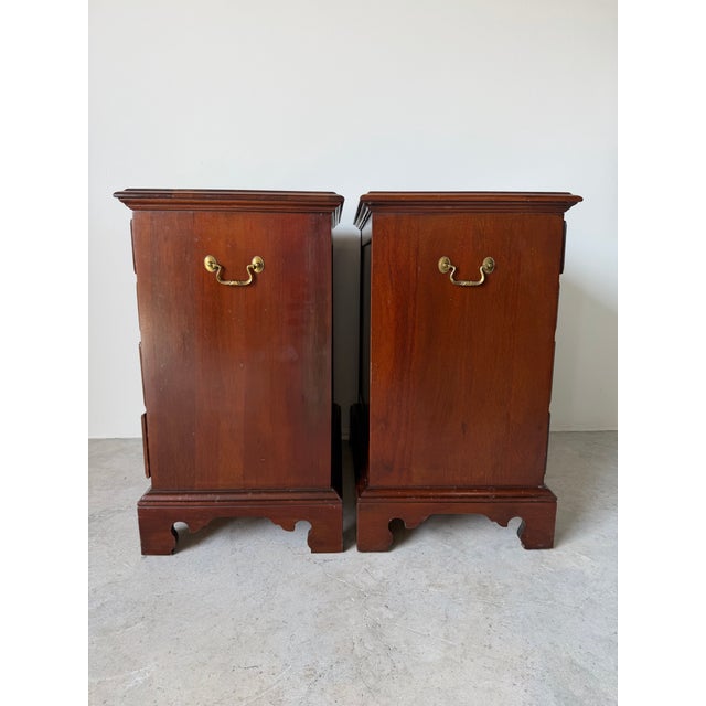 Vintage Link-Taylor Heirloom Solid Mahogany Chippendale Bedside Tables / Nightstands – A Pair For Sale - Image 13 of 16