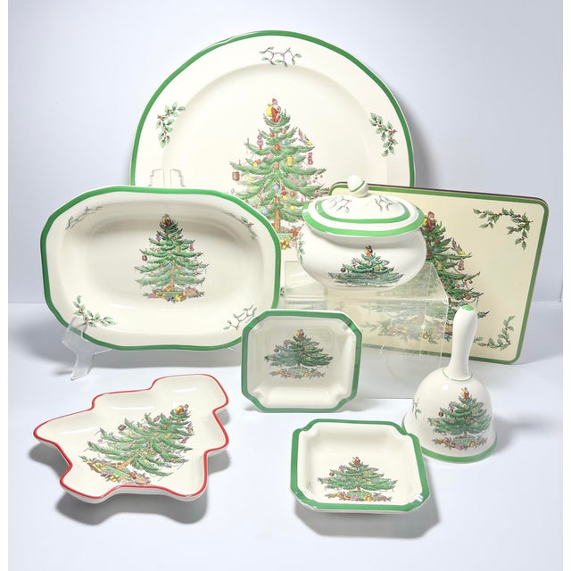 Contemporary Spode “Christmas Tree” 8-Piece Ceramic Dinnerware Serving Hostess Set For Sale - Image 3 of 12