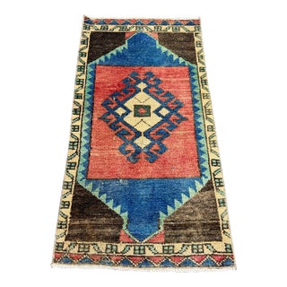 Turkish Yastik Rug 1'6" x 2'9" For Sale