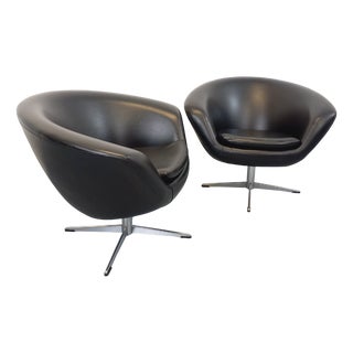 Vintage Scandinavian Swivel Chairs in Imitation Leather and Chrome, 1970s, Set of 2 For Sale
