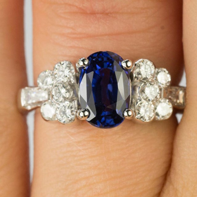 Contemporary Late 20th Century Ceylon Sapphire Ring, Size 6.25 For Sale - Image 3 of 5