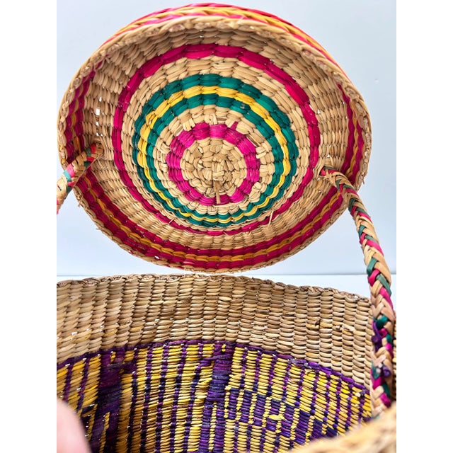 Textile Vintage Peruvian Woven Lidded Basket – Folk Art Boho Storage Basket For Sale - Image 7 of 9