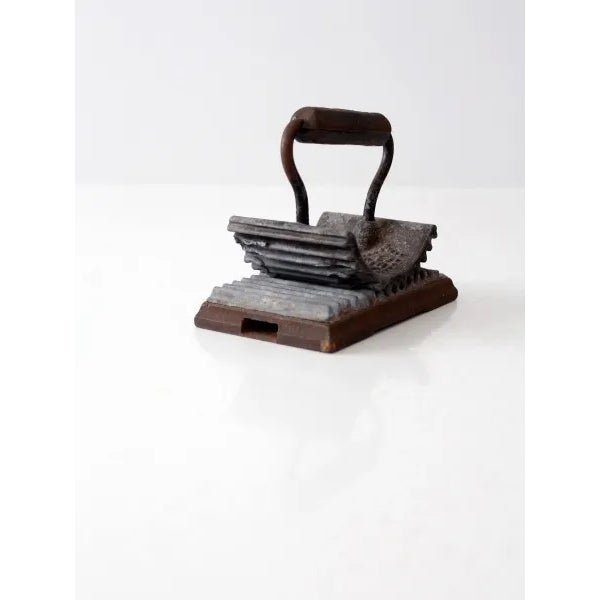 American Antique Geneva Hand Fluter Iron For Sale - Image 3 of 8