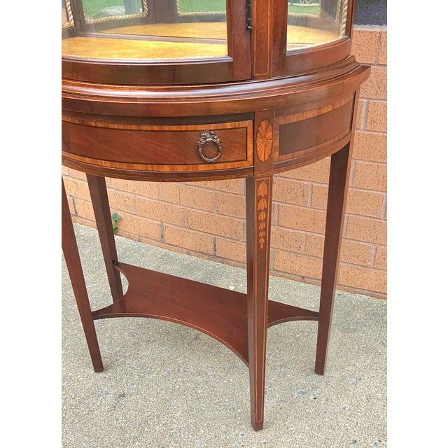 Early 20th Century Italian Louis XV Style Marquetry Inlaid Mahogany Vitrine Cabinet For Sale - Image 11 of 12