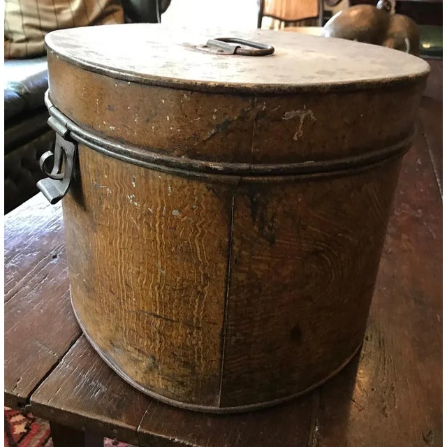 Metal 19th Century Empty Metal Hat Box, 1875 For Sale - Image 7 of 10