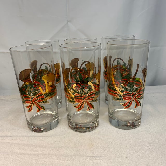 This is a set of vintage mid-century modern Culver "Yule Horn" highball glasses featuring 22-karat gold accents and a...