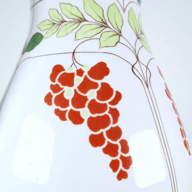 Discover the elegance of this ceramic jug by ginori, featuring a vibrant design decorated with bunches of grapes and green...