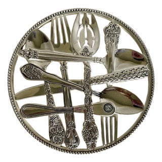 Vintage Godinger Silver-Plated Flatware Design Trivet With Beaded Border For Sale
