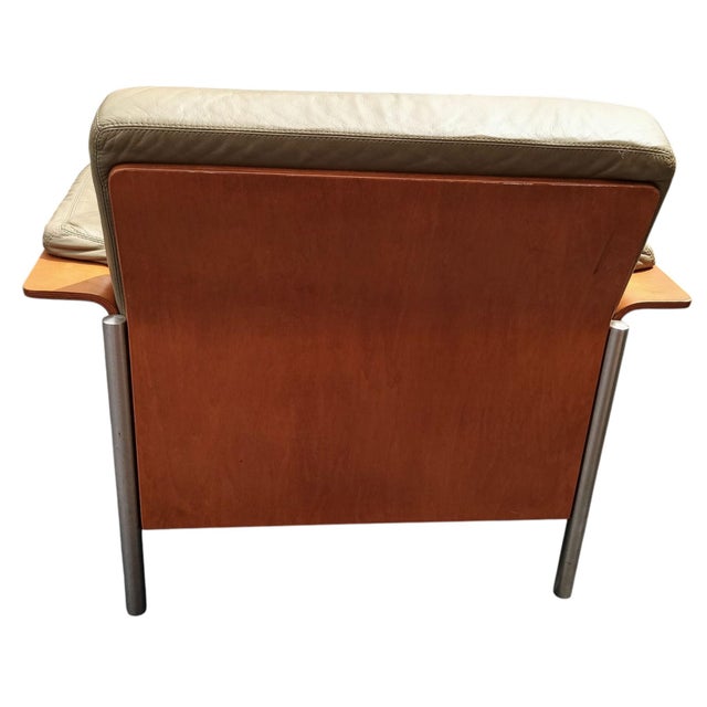 Keilhauer MCM Chair a Masterclass in Material Harmony, Seamlessly Blending Classic Luxury/ Industrial Edge. For Sale In Raleigh - Image 6 of 12
