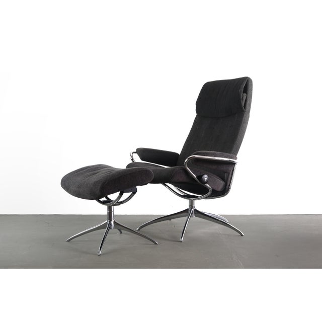 With its striking design, the Stressless Metro adapts to the surroundings. Spacious yet forgiving on floor space. The...