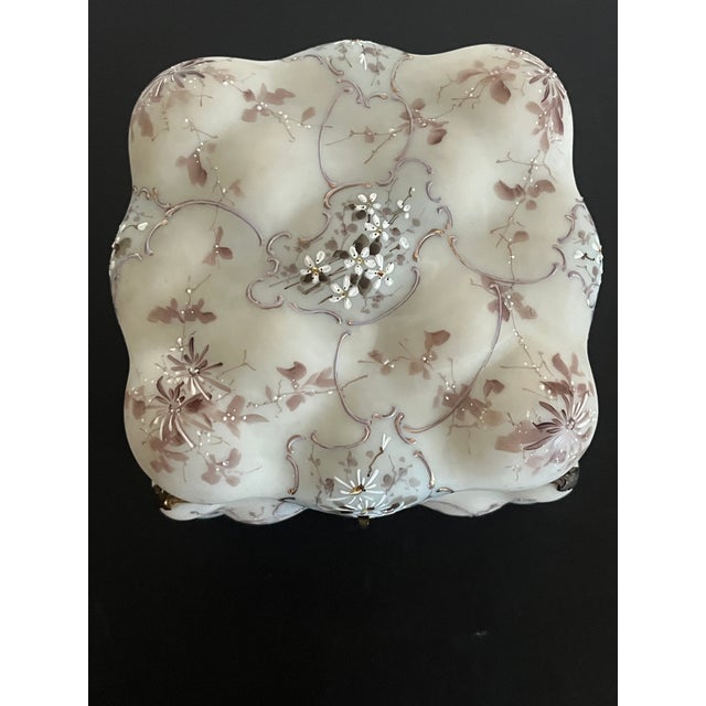 Flowers decorate this large 7 x 7 x 5.5 inch art glass dresser box. This beautiful Victorian bulbous square form Wavecrest...