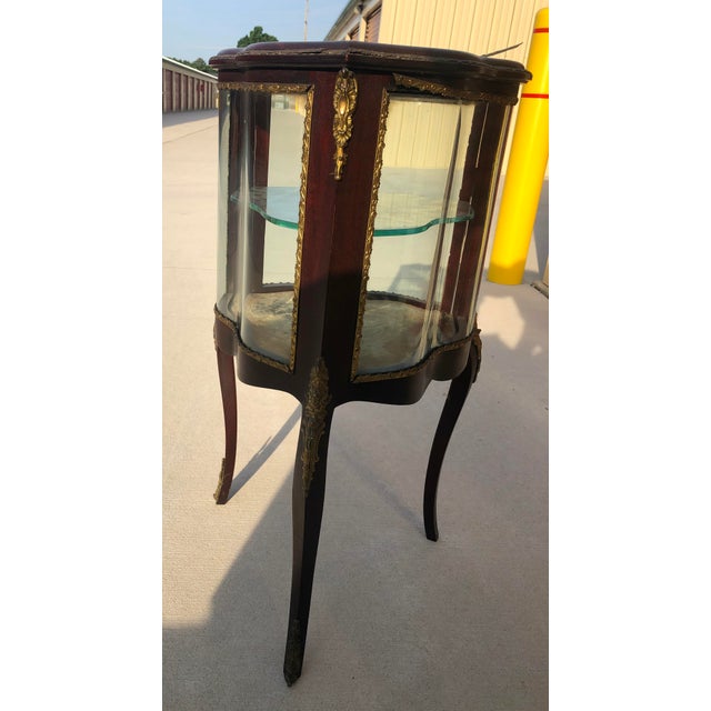 Wood Late 19th Century Louis XV Style Curved Glass Vitrine For Sale - Image 7 of 7
