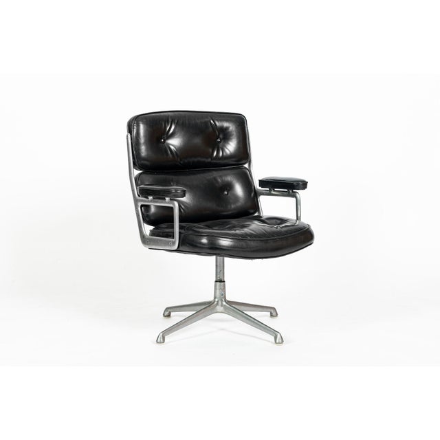 This early vintage mid-century modern Eames Time-Life Executive Desk Chair designed by Charles and Ray Eames for Herman...