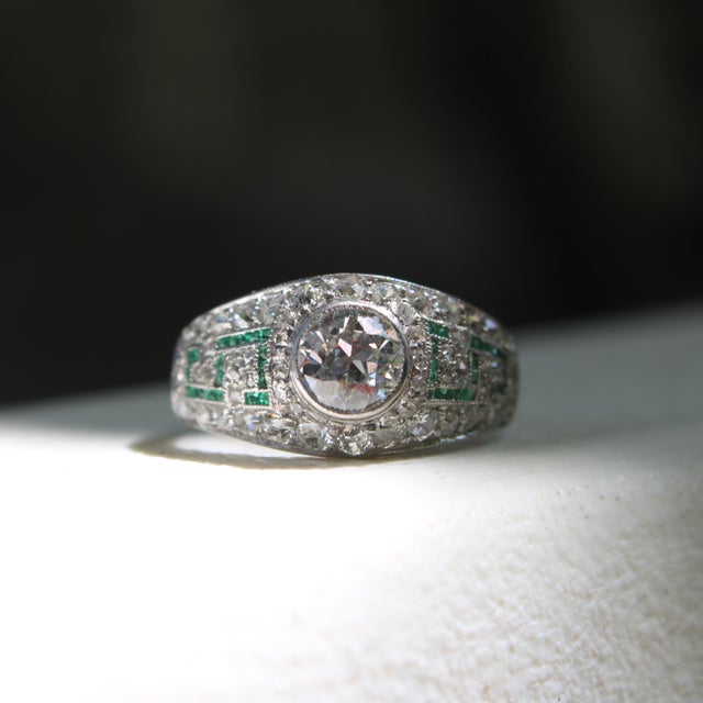 1920s Art Deco Platinum Diamond Emerald and Pave Diamond Ring, Size 7.5 For Sale - Image 9 of 10