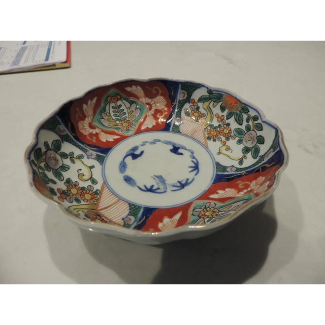 Vintage Red and Blue Round Imari Round Dish For Sale In Tampa - Image 6 of 8