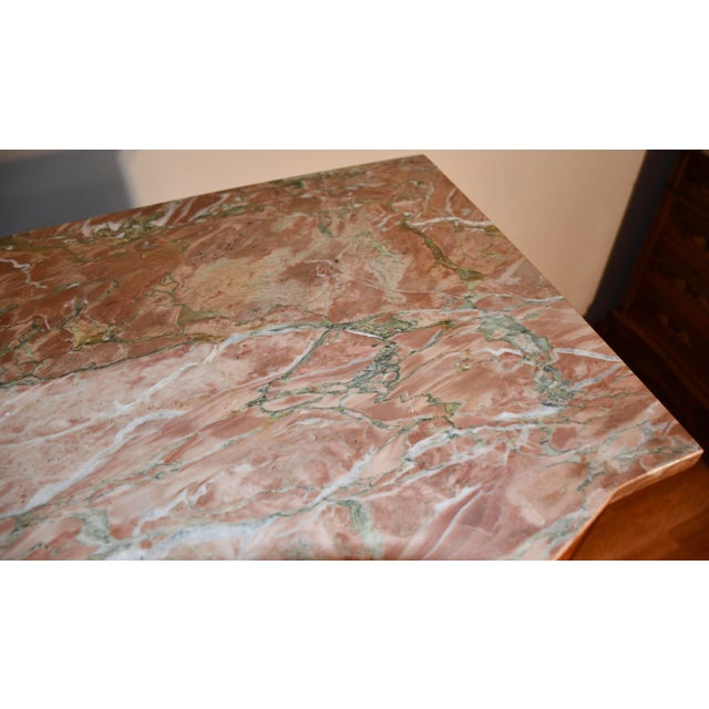 French 1900s Antique French Louis XV Satinwood Inlaid & Marble Top Wardrobe / Dresser For Sale - Image 3 of 13