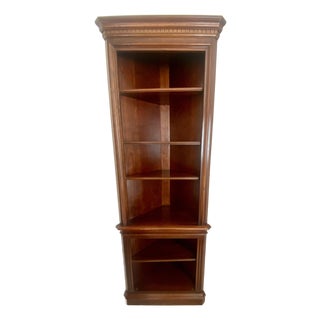 Vintage Pennsylvania House Cherry Neoclassical Style Open Shelving Corner Display Etagere Adjustable Bookshelf. For Sale