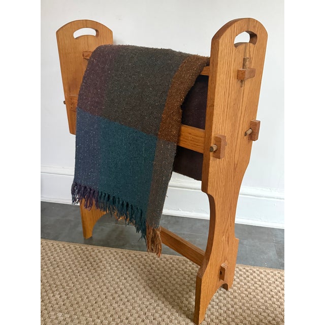 Beautiful bench-made solid oak quilt or blanket rack with a joint and wedge structure. Please see condition details noted....
