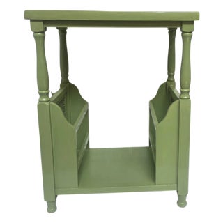 1960s Calke‑Green High‑Gloss Accent Table • Cottage Coastal Chinoiserie Style For Sale