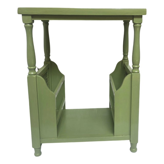 1960s Calke‑Green High‑Gloss Accent Table • Cottage Coastal Chinoiserie Style For Sale
